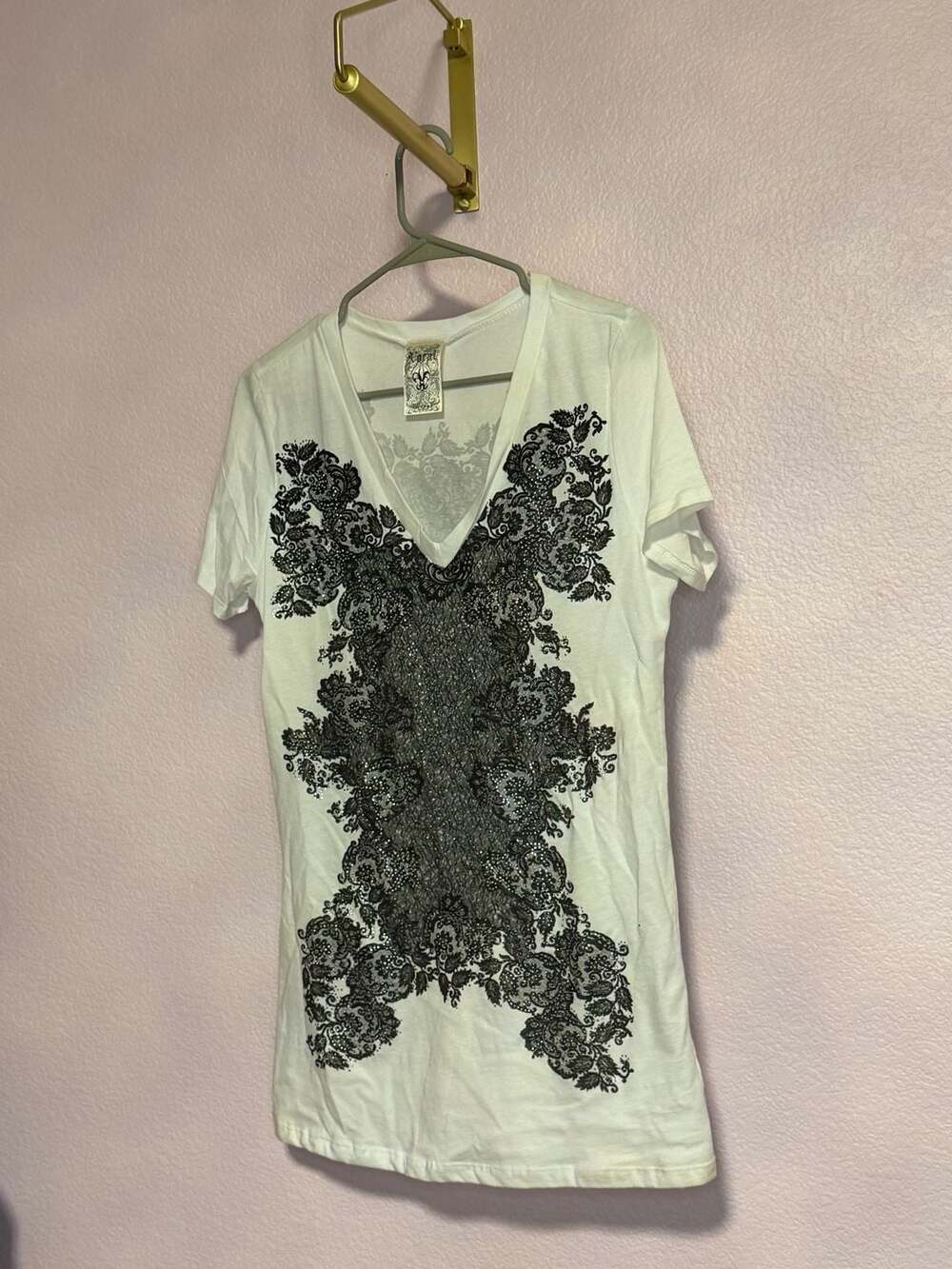 Vocal Damask Rhinestone V-Neck T-Shirt White Black